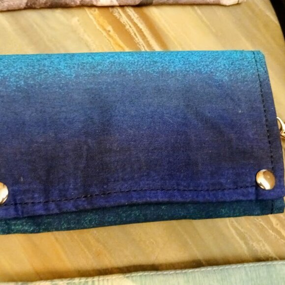 Nwt Snap closure Tri-fold Wristlet Wallets with Zippers Cats Bats Leaves Western - Picture 11 of 16